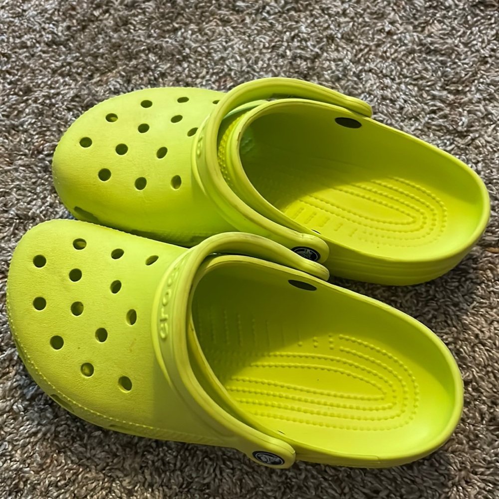 women’s crocs